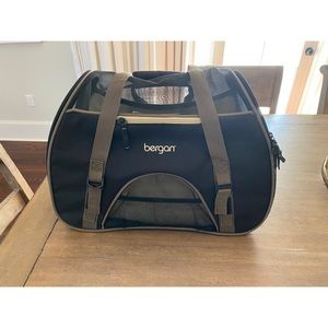 SOLD!!! Bergan pet carrier!